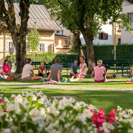 Yoga in PURA VIDA Park in Kitzbühel