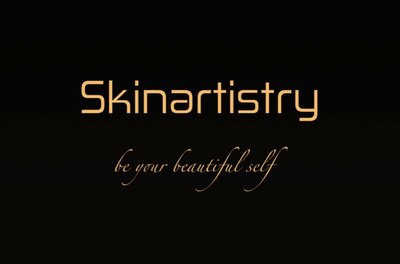 Logo Skinartistry Goldfarbener Schriftzug Skinartistry mit Slogan auf schwarzem Hintergrund.