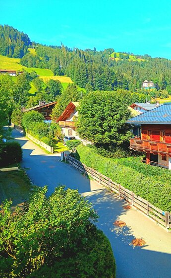 Blick vom 2. Stock zum Hahnenkamm