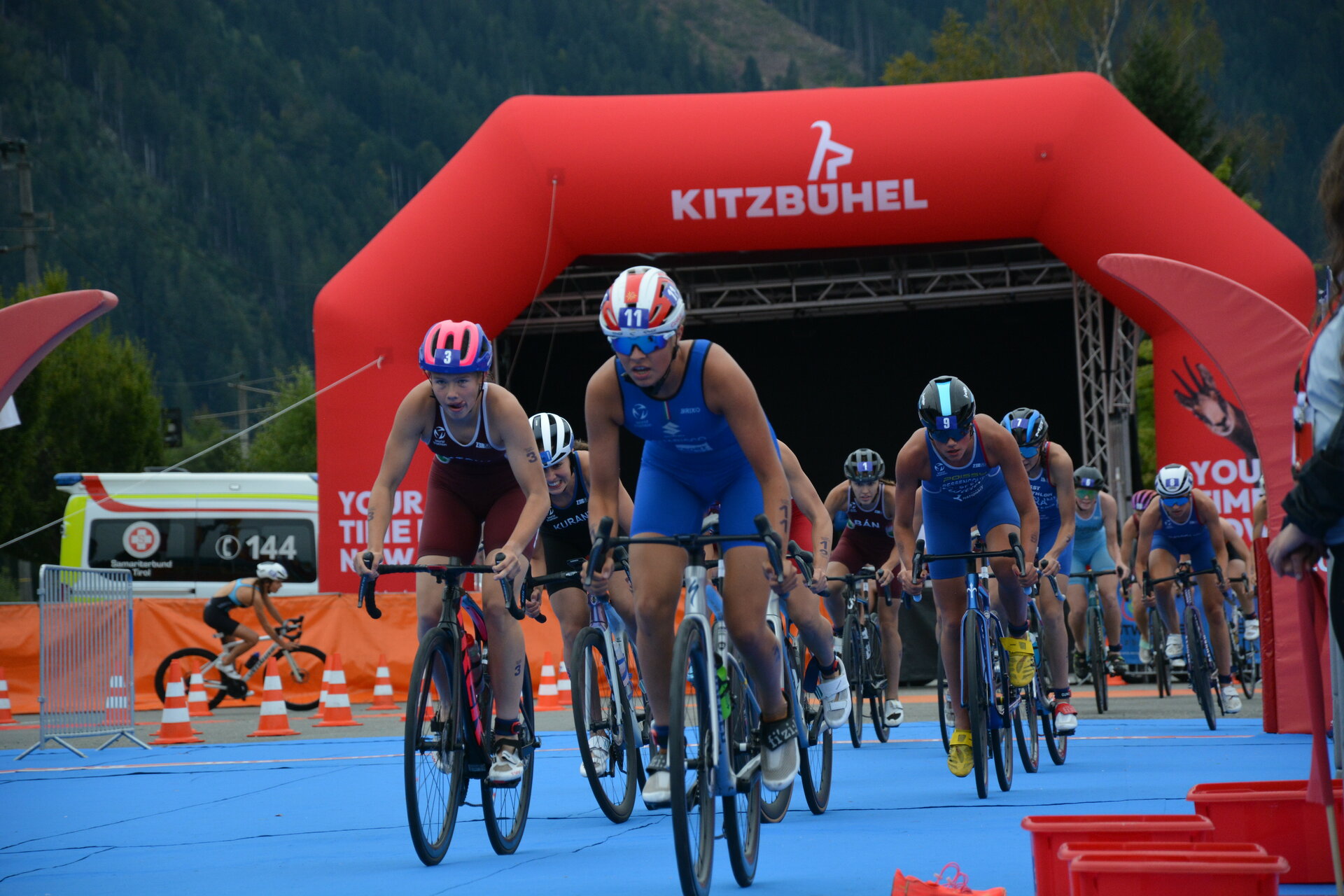 Triathlon in Kitzbühel – Athletes on bikes