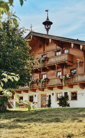 Wachinghof aussen Sommer
