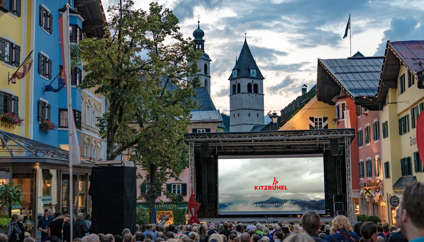 Kinoleinwand in der Kitzbüheler Innenstadt