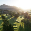 Panorama über einen Golfplatz in Kitzbühel