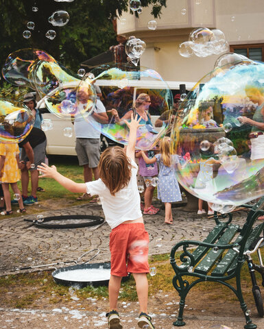 Soap bubble show at Pura Vida