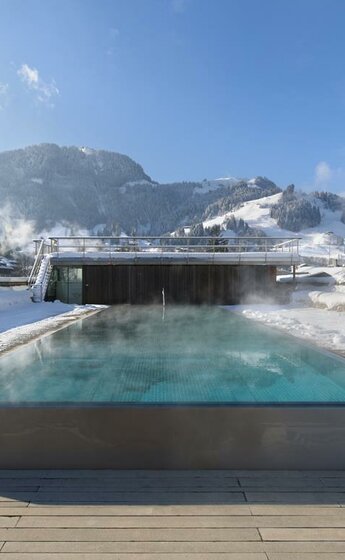 Hotel Schwarzer Adler Dachpool Winter