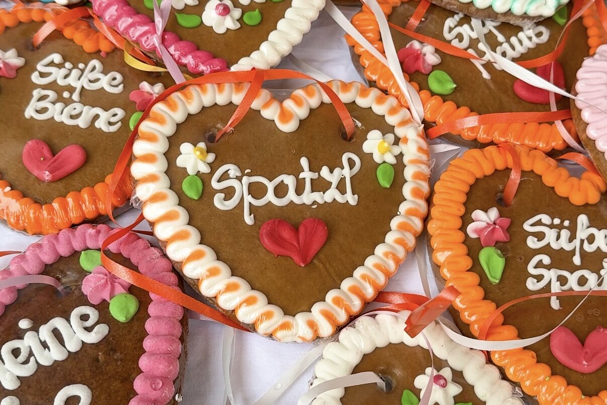 Gingerbread hearts with various inscriptions at the Kitzbühel fair