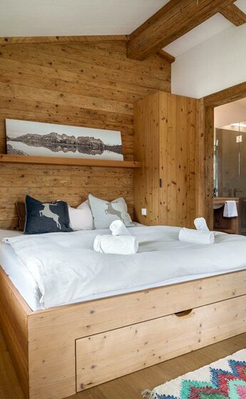 Ski In/Out Asten Apartment