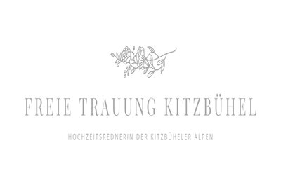 Ein schlichtes Logo für "Freie Trauung Kitzbühel". Es zeigt den Schriftzug und florale Elemente in einem eleganten Design.