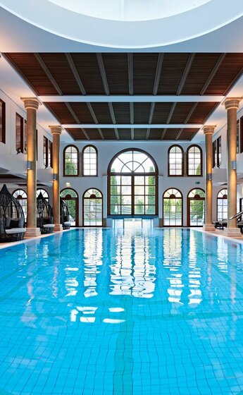 Pool im MOMENTUM SPA