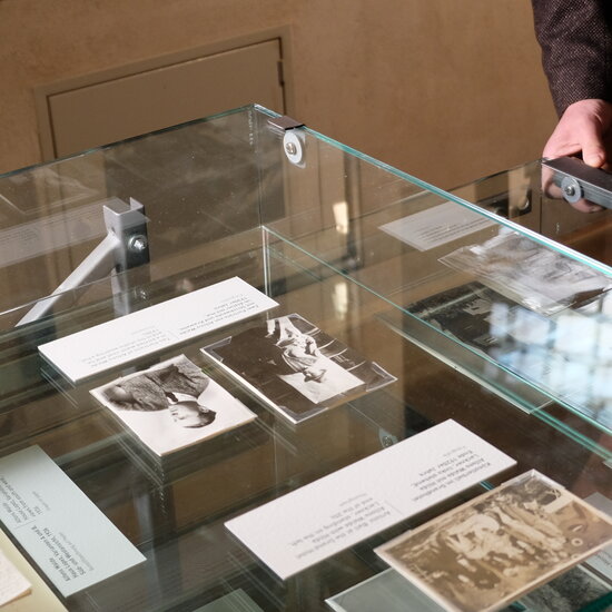 Display case with exhibits at the Kitzbühel Museum