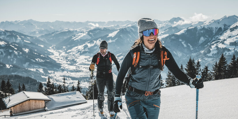Skitourengeher auf der Bichlalm