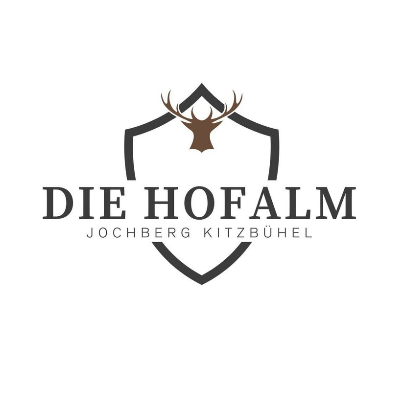 Logo der Hofalm mit Hirschkopf-Silhouette, Wappenform und dem Schriftzug Die Hofalm Jochberg Kitzbühel.
