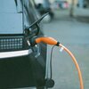 E-Ladestationen in Kitzbühel - ein Auto wird geladen
