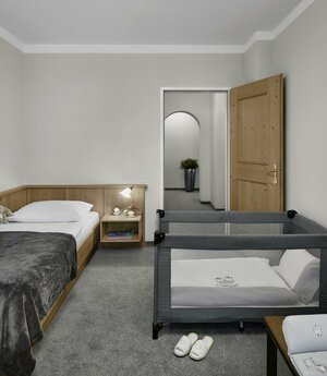 Familienzimmer mit separatem Zimmer und mit Kinder