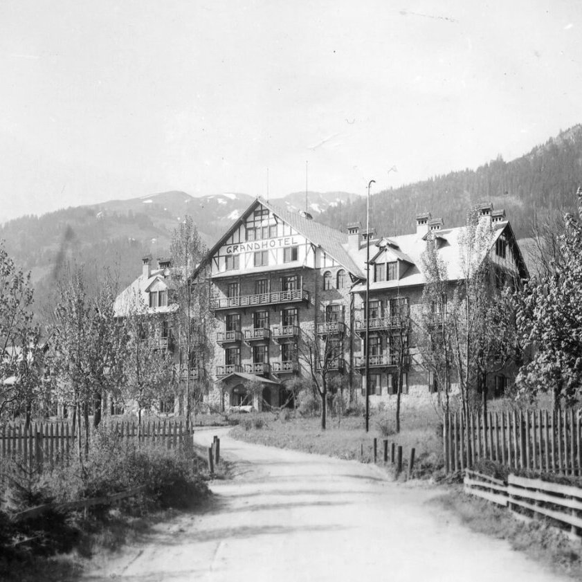 Historical black-and-white photograph of the Grand Hotel in Kitzbühel