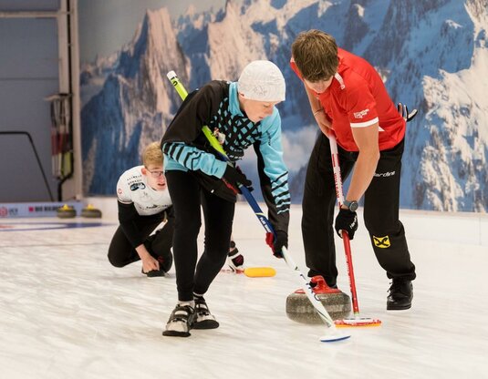 Curling - erste Erfahrungen auf dem Curlingeis