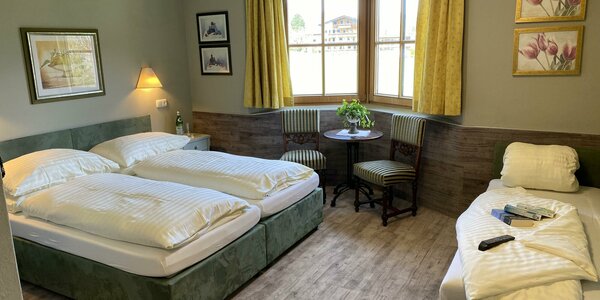 Dreibettzimmer mit Erker